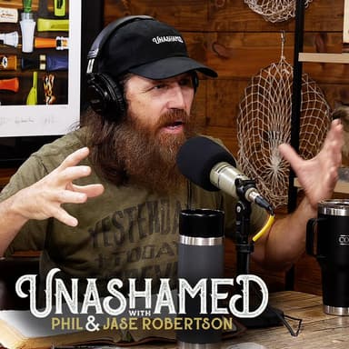 Ep 730 | Phil & Jase Went to See a Chuck Norris Movie – but Saw a Better Fight in the Next Row!