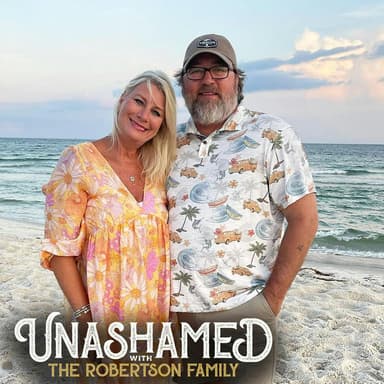 Ep 979 | Lisa Undergoes a Second Breast Cancer Surgery & Jase Would Get a Pedicure for One Reason