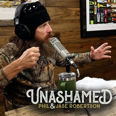 Ep 405 | Jase Finds a Body in the Road & Phil Takes His Protection into His Own Hands