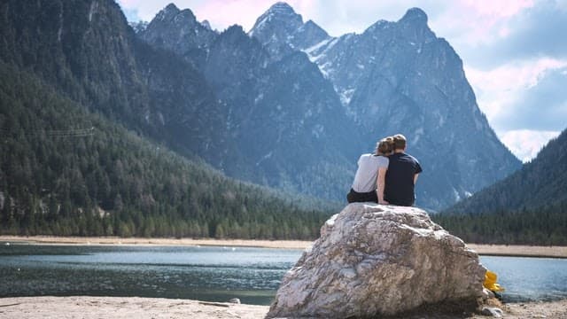 Cover image for 5 Prayers On Love, For Love, and About Love