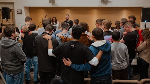 Cover image for Best Opening Prayers For Jesus’ Guidance In a Meeting