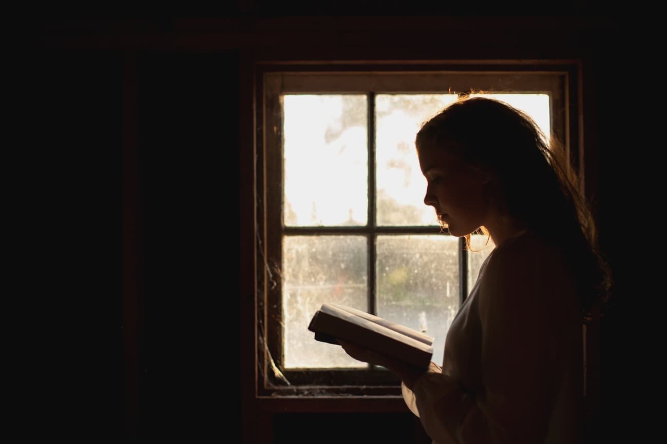 Cover image for Weekly Wisdom: Hope in Darkness